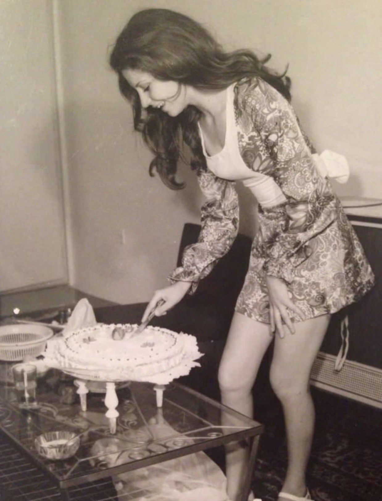 Woman cutting her birthday cake in Tehran, Iran 1973. u/Plebsplease
